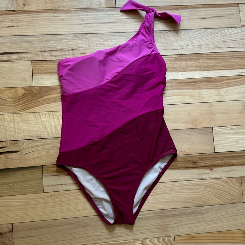 Size Med one shoulder swimsuit
